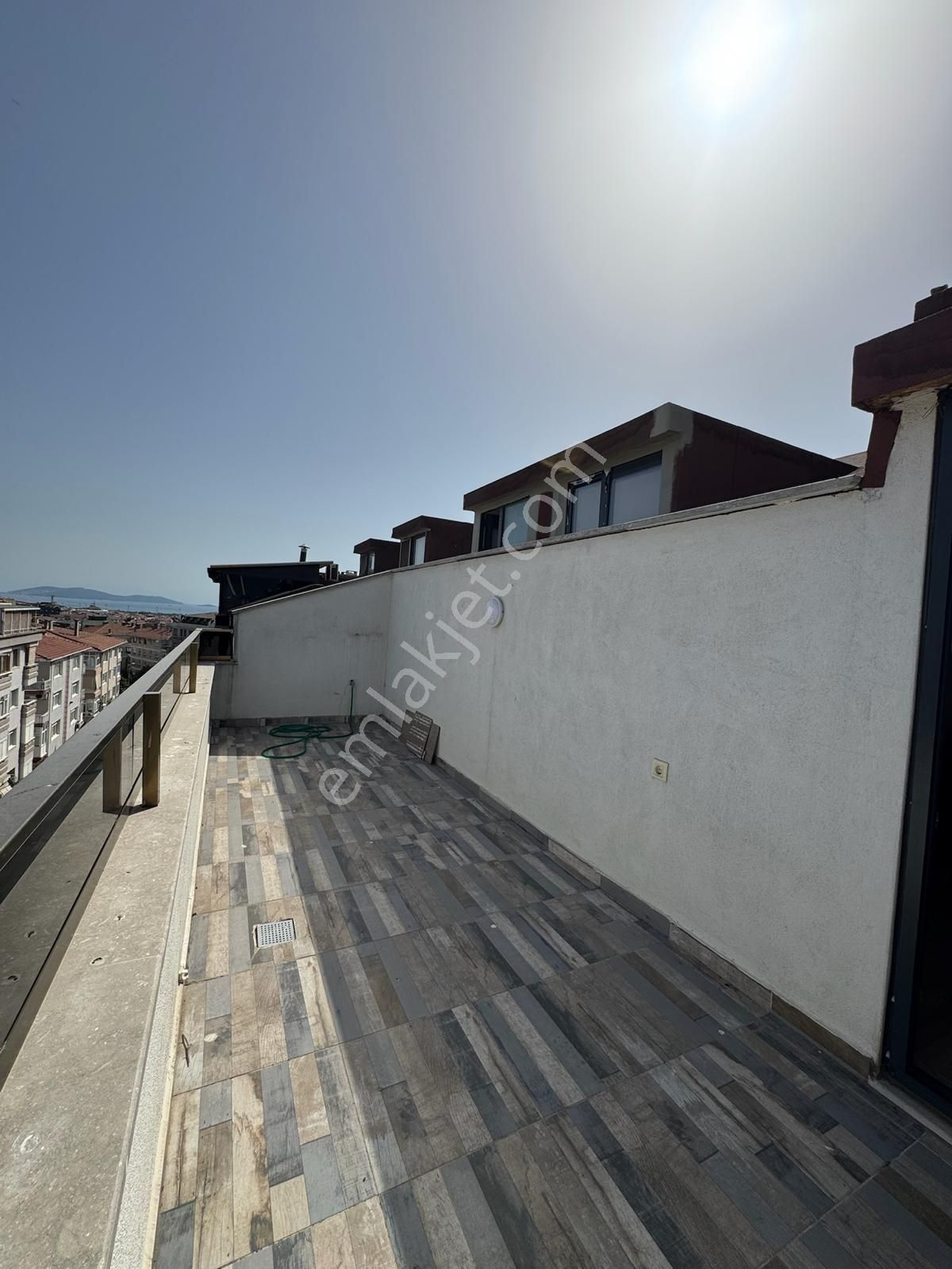 Emlak Dünyasından Küçükyalıda 2 Yıllık Prestijli Binada Geniş Keyifli Teraslı Lüx 3+1 Dublex