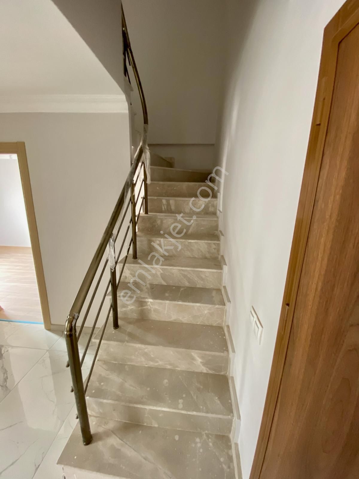 Emlak Dünyasından Küçükyalıda 2 Yıllık Prestijli Binada Geniş Keyifli Teraslı Lüx 3+1 Dublex - Görsel 17