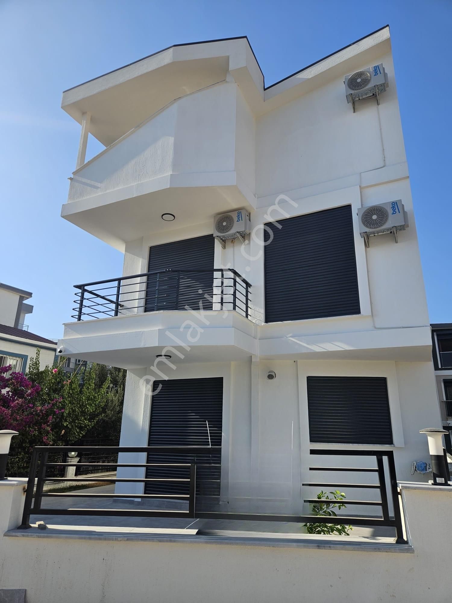 Hisar Mahallesi’nde Deniz Manzaralı Sıfır Villa Geniş Bahçeli | Teraslı | Modern | 3+1 - Görsel 2