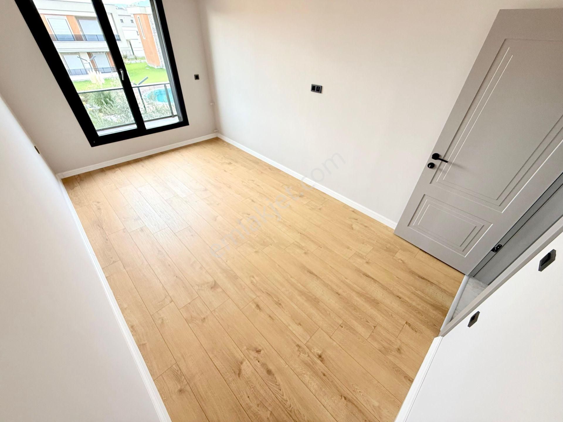 ▶ ▶ Akçay Körfez'den Denize 100 Metre Loft Mimarili Sıfır Satılık 4+1 Müstakil Villa - Görsel 23