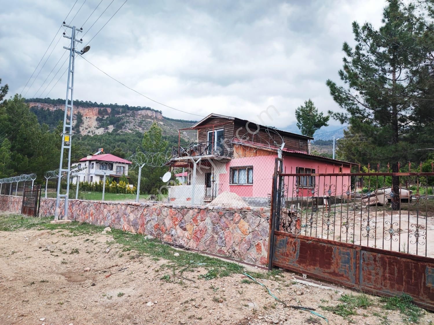 Kar Emlaktan Akçatekir Alparslan Da 400 M2 Arsası Mevcut 3+1 Satılık Müstakil Ev