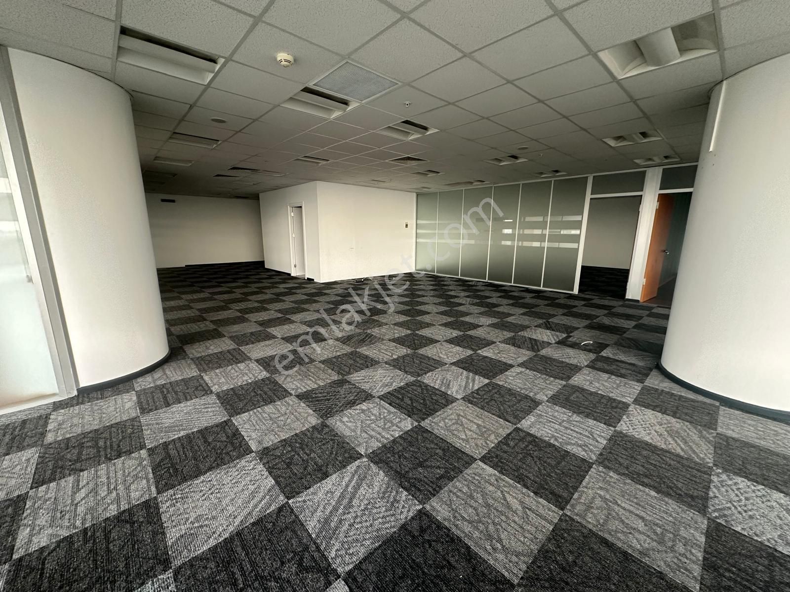 Koza Plaza'da Şehir Manzaralı Masrafsız Lüks Yapılı Plaza Katı - Görsel 3