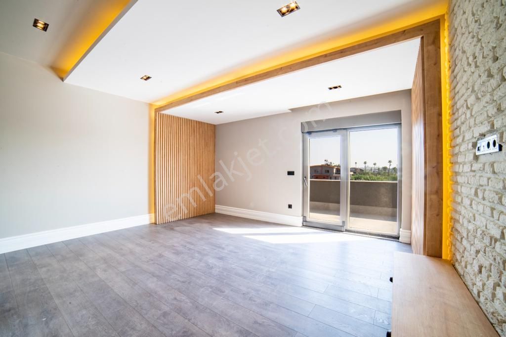 Lara Güzelobada Sahile Yakın Full Donanımlı 5+1 Lüks Villa - Görsel 12