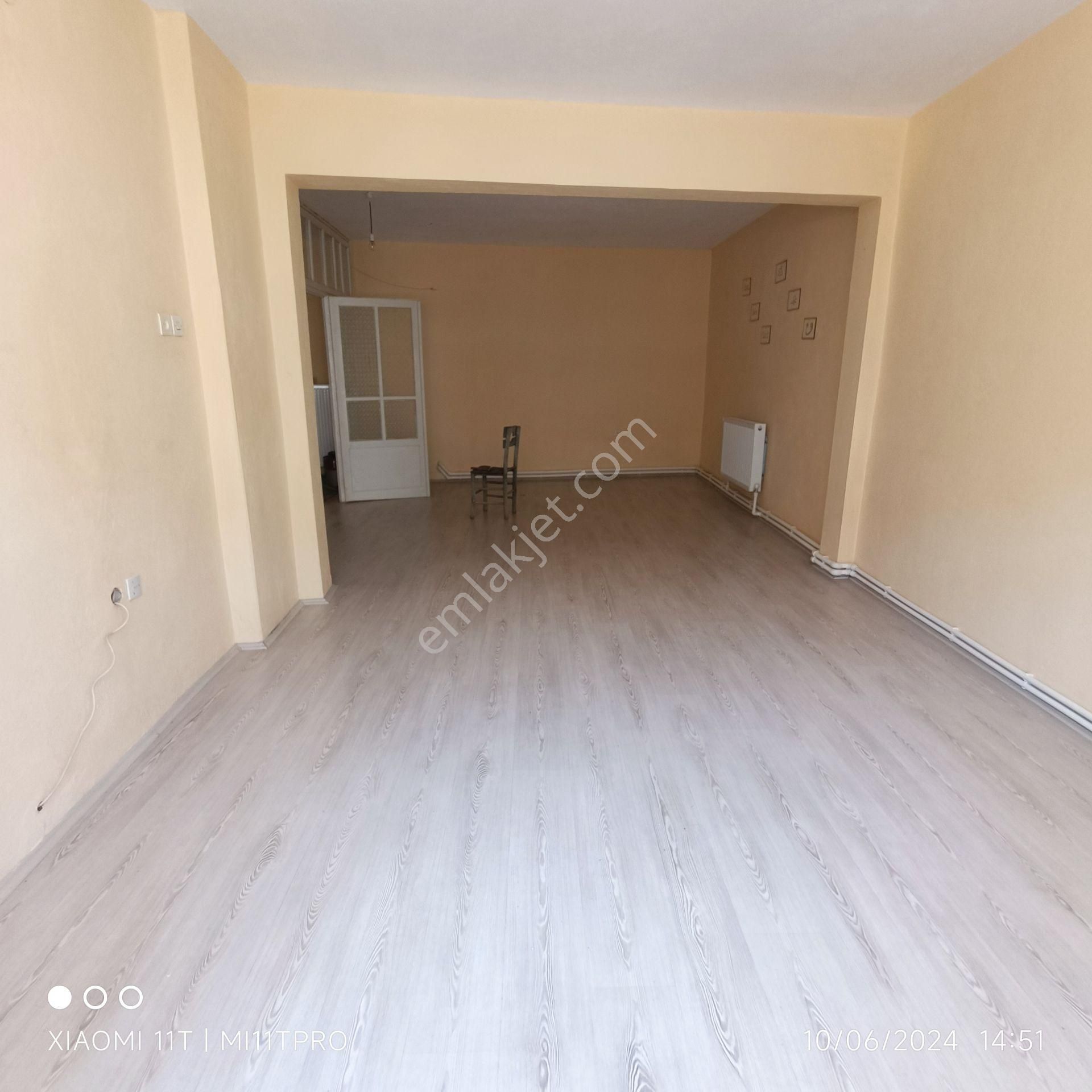 Elit Emlak'tan Satılık Müstakil Ev 2 Katlı 5+1 Bodrum Teras Bahçe Var - Görsel 3