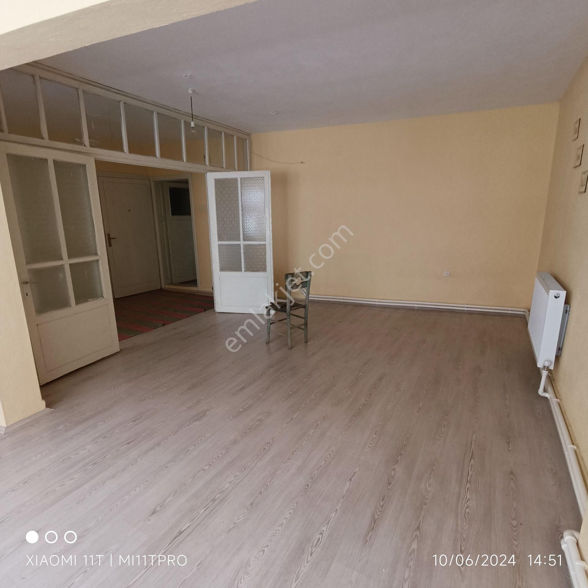 Elit Emlak'tan Satılık Müstakil Ev 2 Katlı 5+1 Bodrum Teras Bahçe Var - Görsel 8