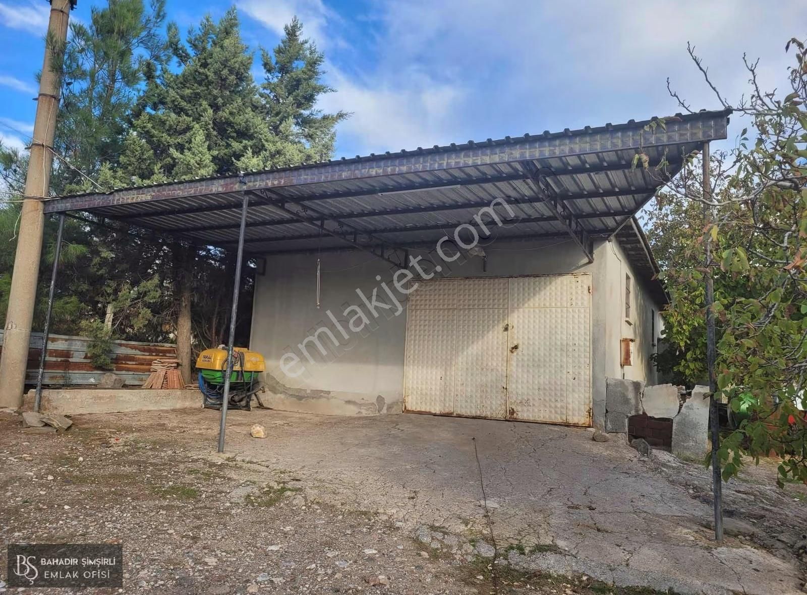 B.ş.den Su Deliği Mevkii Satılık Çiflik Evi Zeytin Deposu