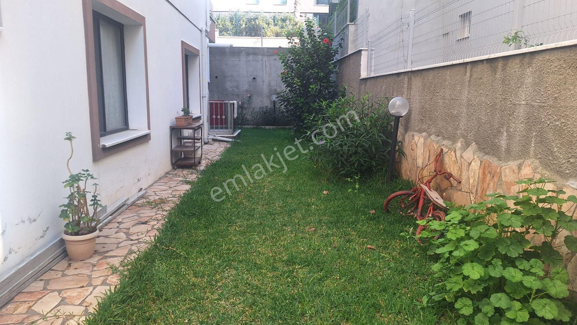 Kuşadası Ege Mahallesinde Satılık Bahçe Katı Geniş Daire - Görsel 11