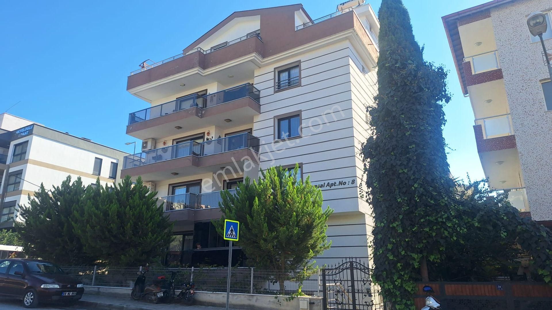 Kuşadası Ege Mahallesinde Satılık Bahçe Katı Geniş Daire