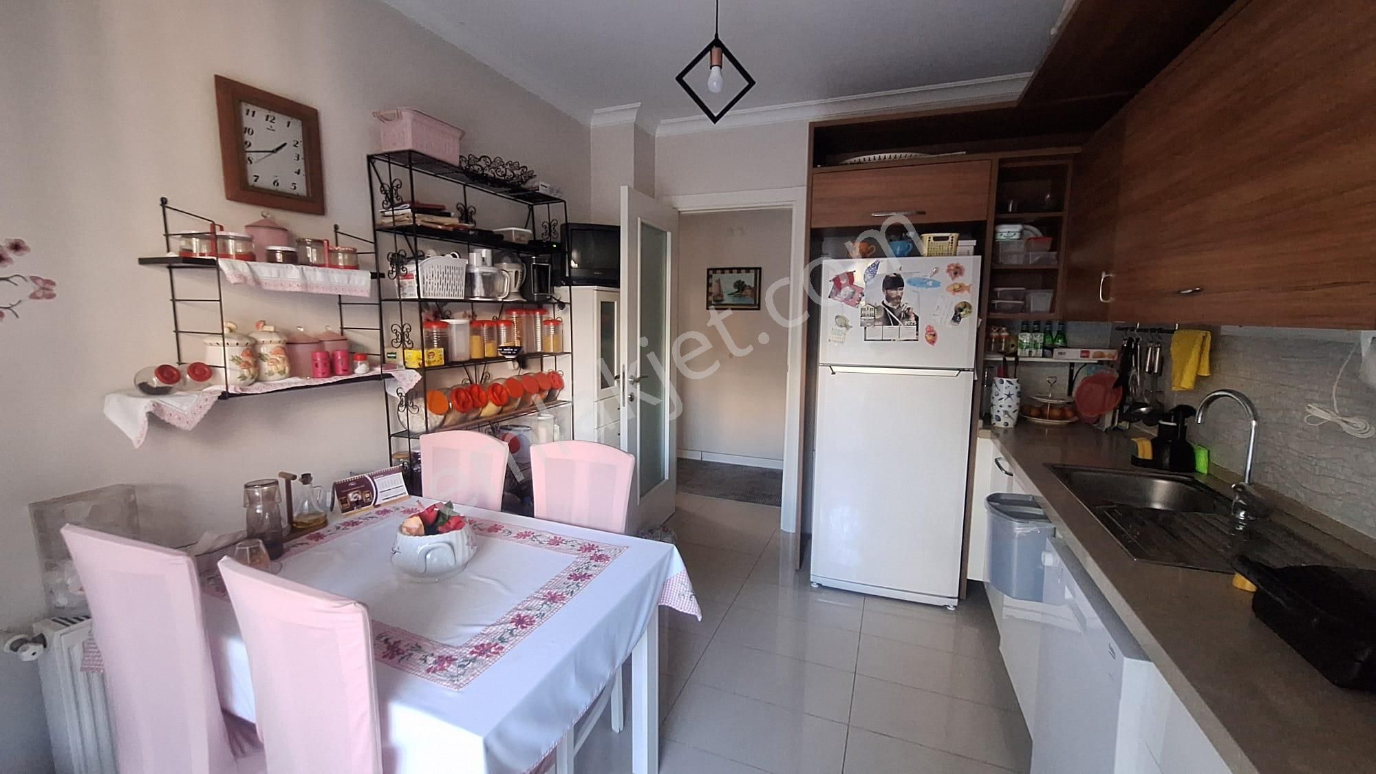 Kuşadası Ege Mahallesinde Satılık Bahçe Katı Geniş Daire - Görsel 12