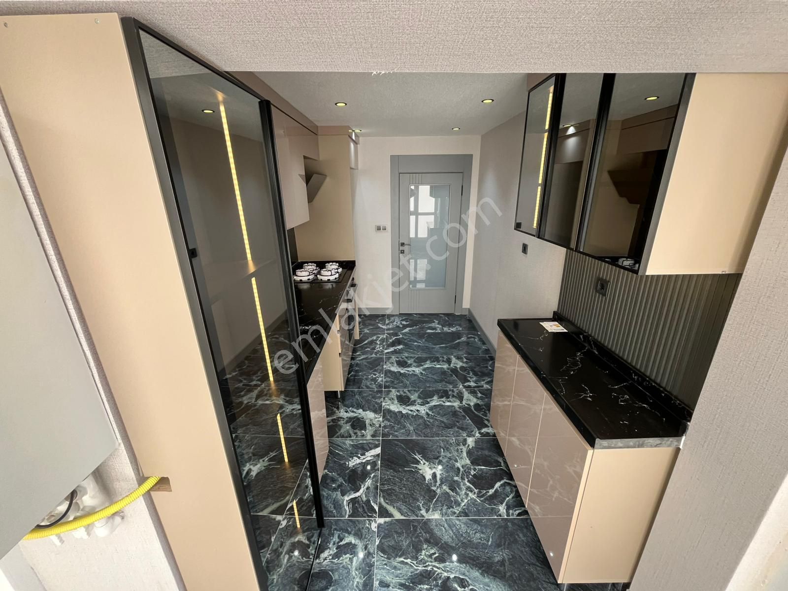 Yunus Emre Mahallesi'nde Full+full Lüks Yapılı 2+1 Daire! - Görsel 4