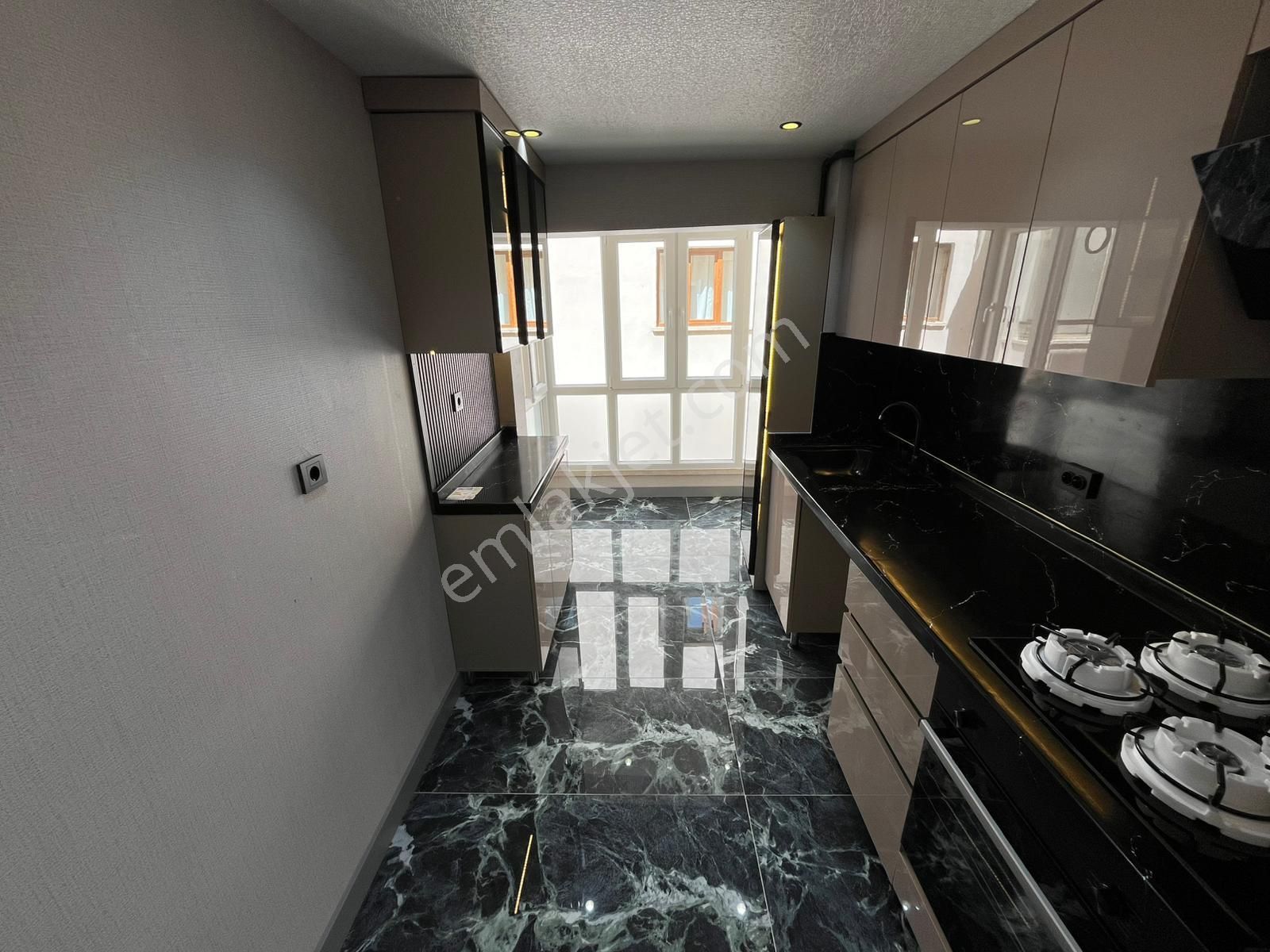 Yunus Emre Mahallesi'nde Full+full Lüks Yapılı 2+1 Daire! - Görsel 3