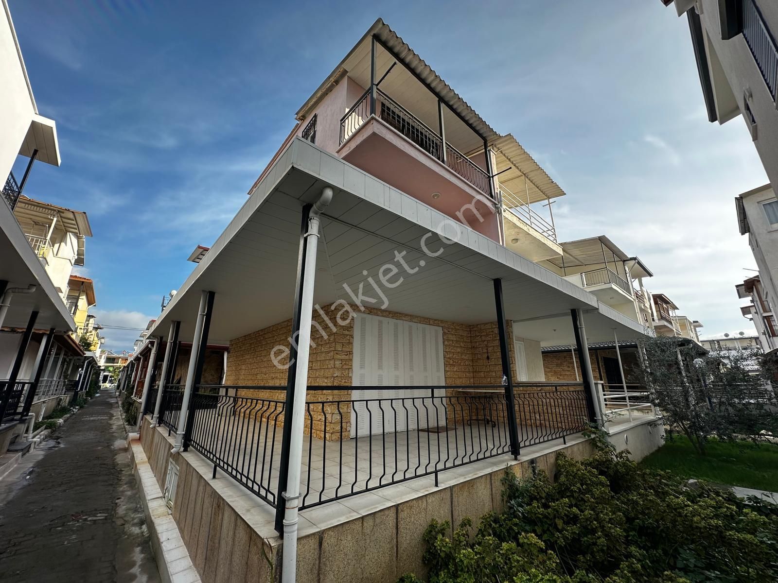 Kuşadası Karaova Denize Sıfır Sitede 3+1 - Görsel 17