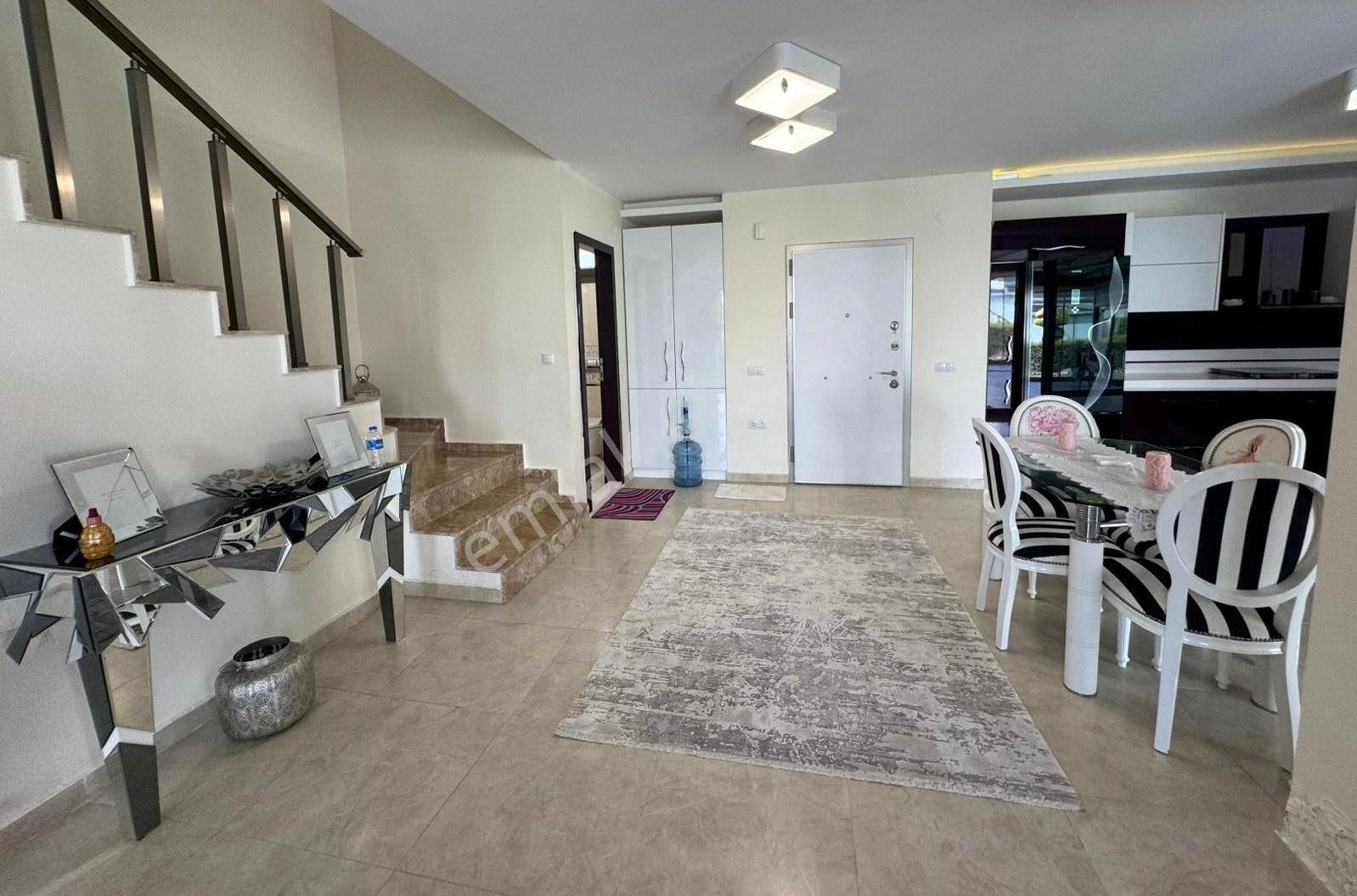 Karaovada Geniş Bahçeli Tek Müstakil Villa - Görsel 20