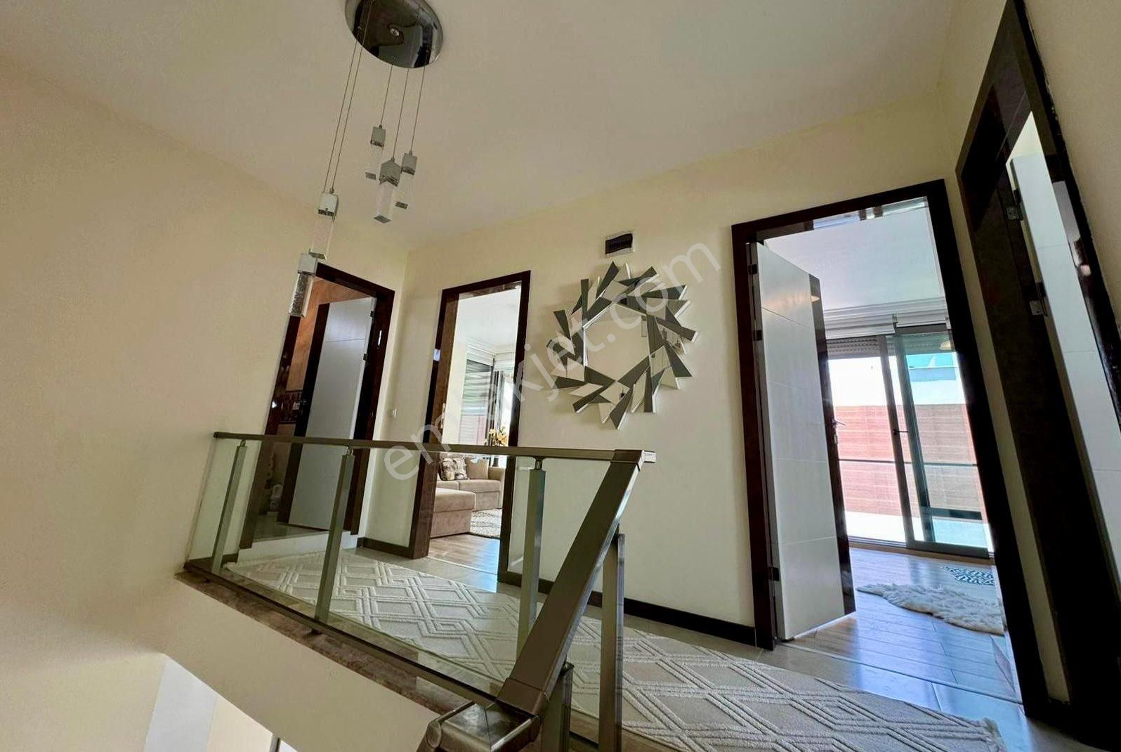 Karaovada Geniş Bahçeli Tek Müstakil Villa - Görsel 23