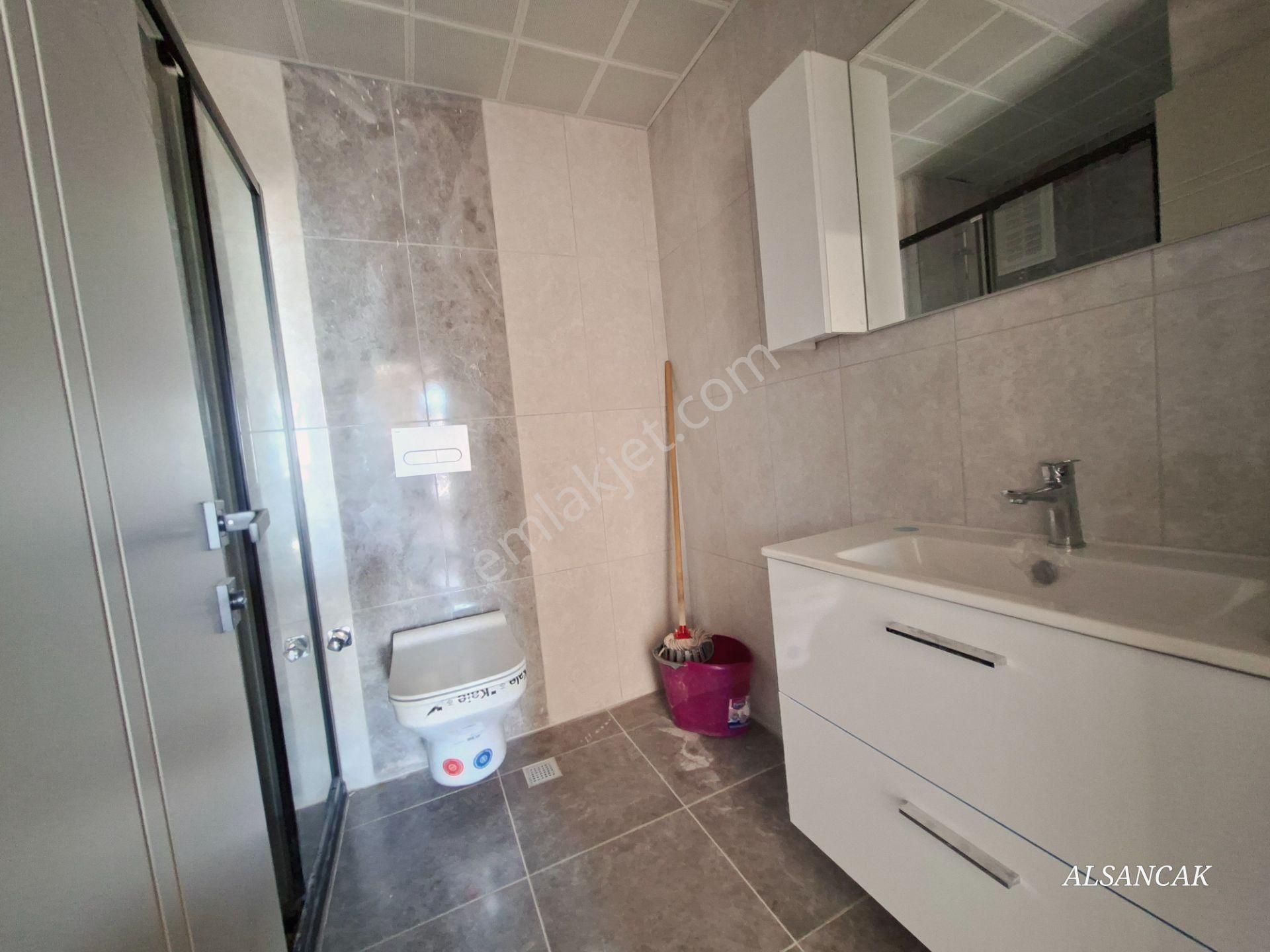 Site İçerisinde Katta Cam Balkonlu Geniş 2+1 Kiralık Lüks Daire - Görsel 18