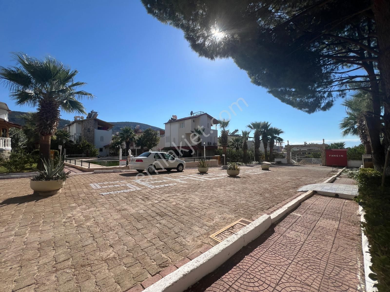 Aydın Akbük'te Satılık Merkezi Konumda Havuzlu Site İçerisinde Bahçeli Eşyasız Yazlık - Görsel 31