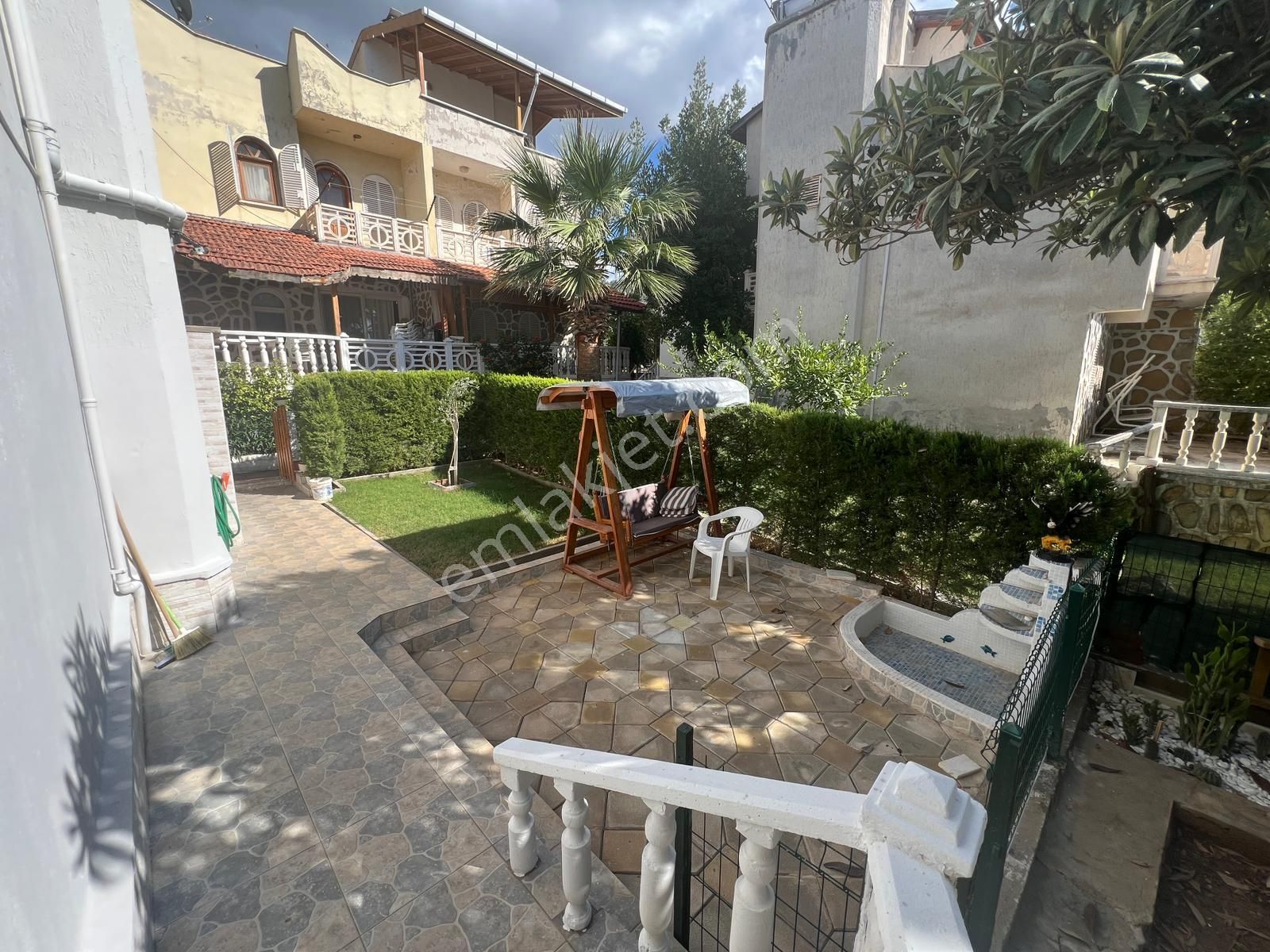 Aydın Akbük'te Satılık Merkezi Konumda Havuzlu Site İçerisinde Bahçeli Eşyasız Yazlık - Görsel 17