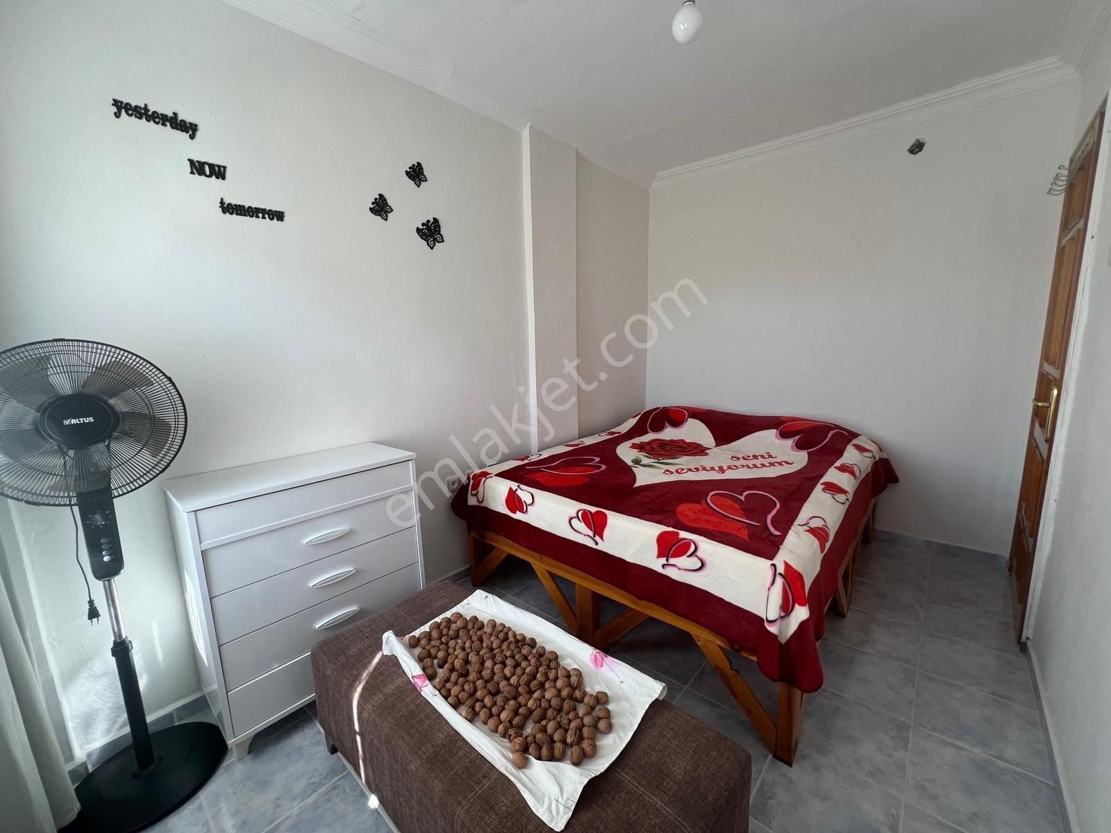 Aydın Akbük'te Satılık Merkezi Konumda Havuzlu Site İçerisinde Bahçeli Eşyasız Yazlık - Görsel 14