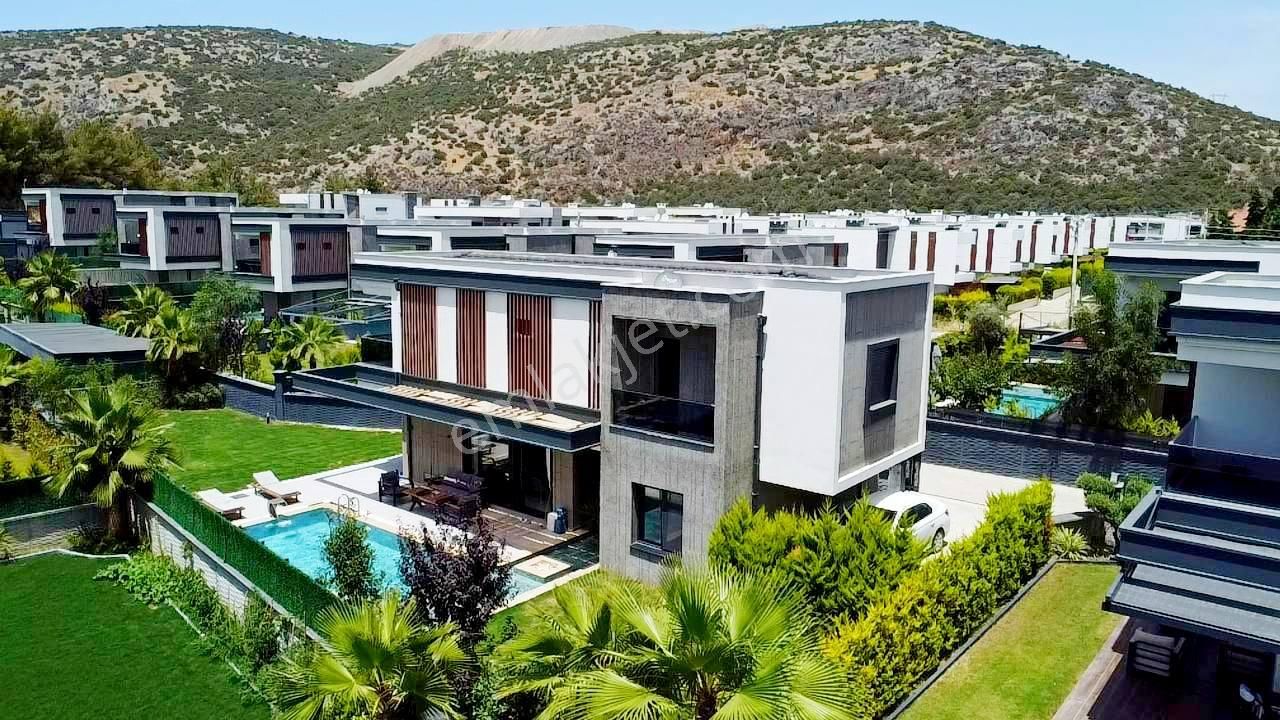 Değirmendere’de 500 M2 Arsa İçinde Özel Havuzlu Villa