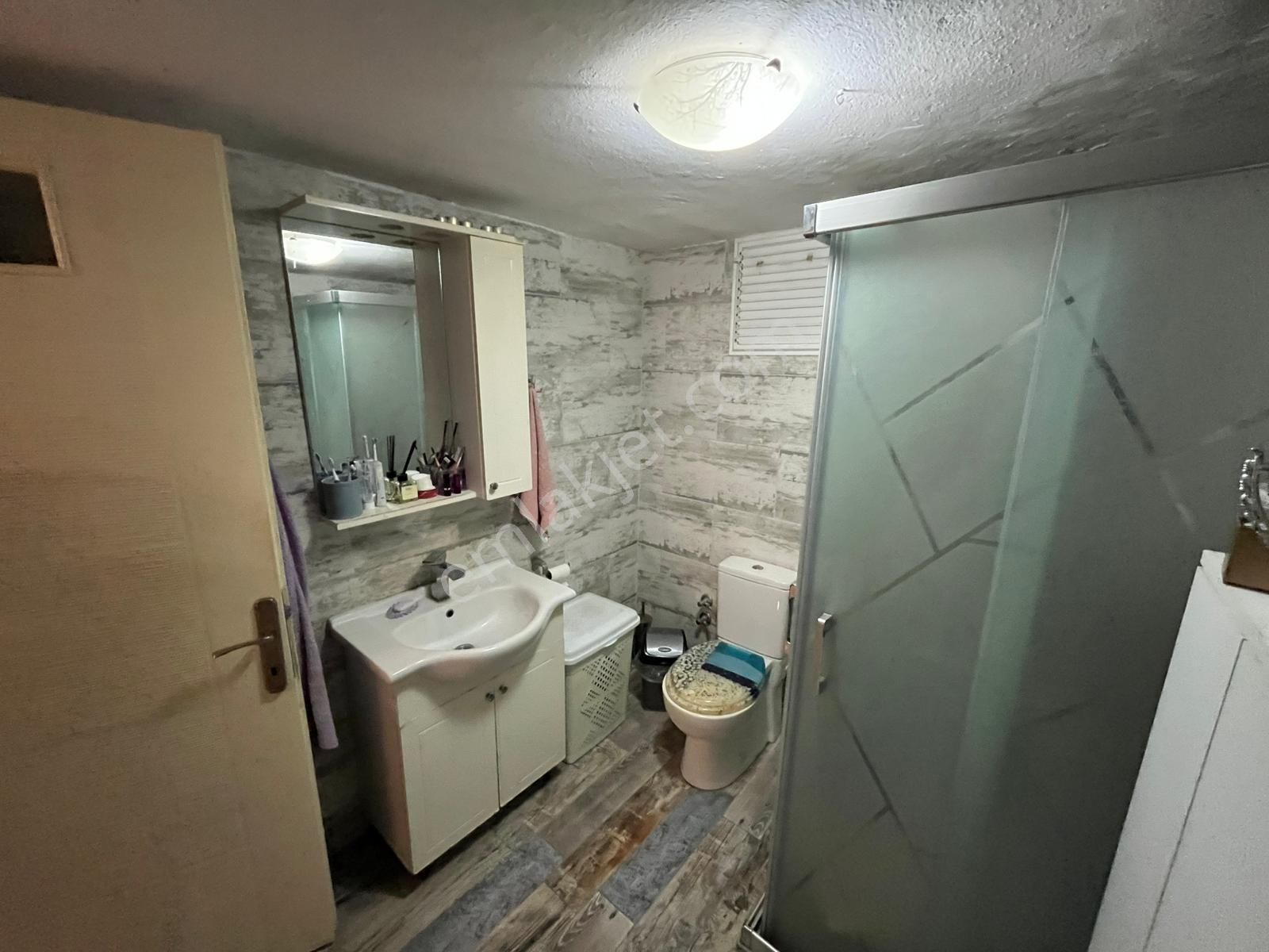 Asil'den Üçkuyularda Cadde Yakını 3+1 Bakımlı Otoparklı Daire - Görsel 14