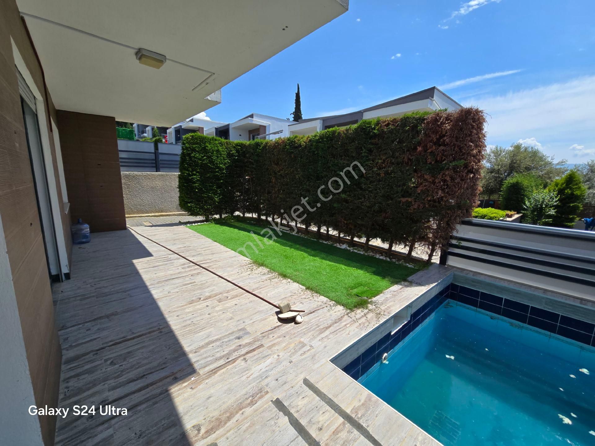 Kuşadası Kadınlar Denizinde Sahile Yürüme Mesafesinde 3+1 140m2 Tek Müstakil Özel Havuzlu - Görsel 4