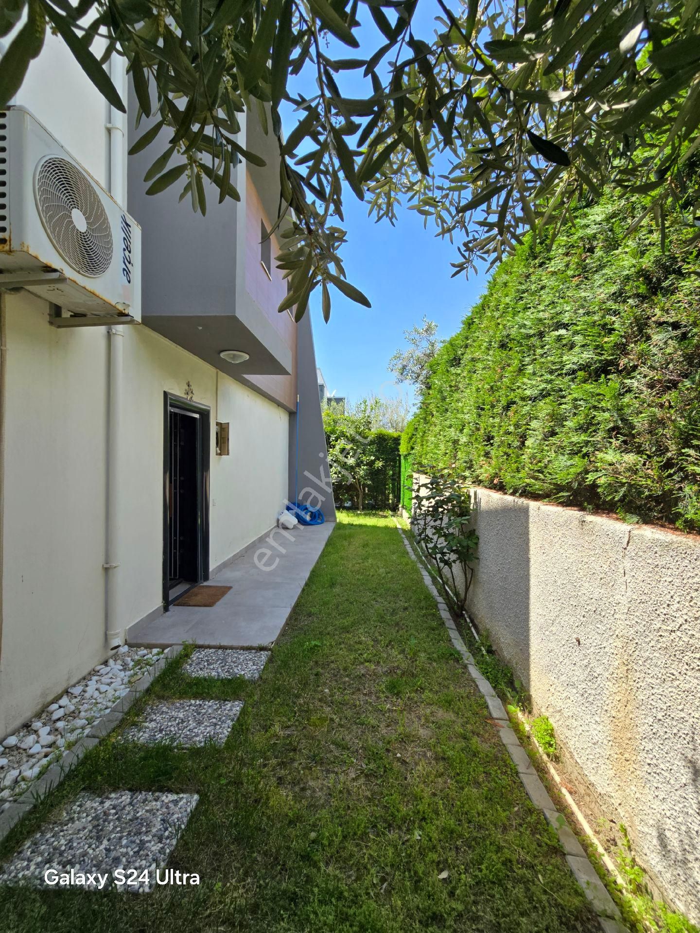 Kuşadası Kadınlar Denizinde Sahile Yürüme Mesafesinde 3+1 140m2 Tek Müstakil Özel Havuzlu - Görsel 8