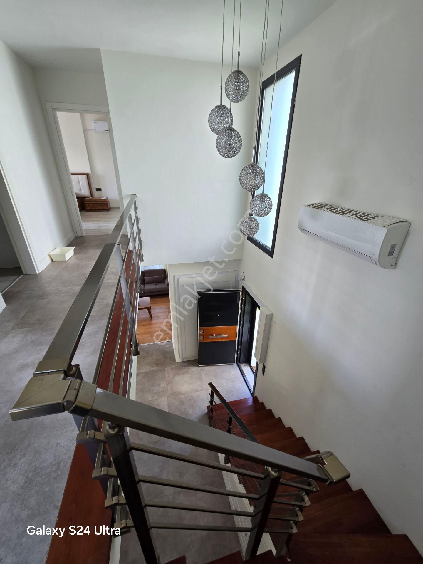 Kuşadası Kadınlar Denizinde Sahile Yürüme Mesafesinde 3+1 140m2 Tek Müstakil Özel Havuzlu - Görsel 19