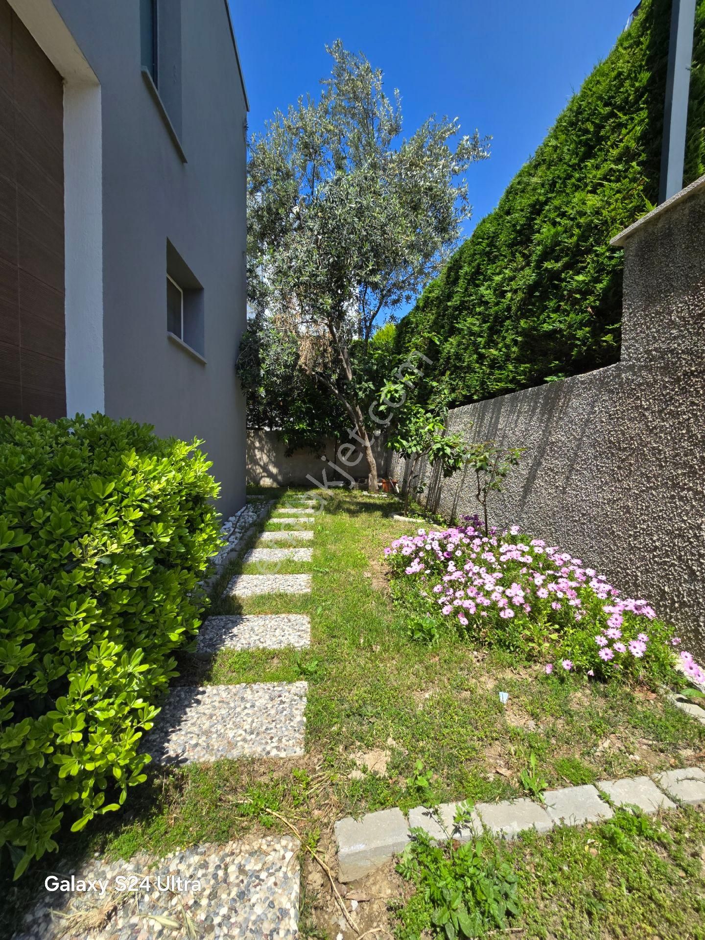 Kuşadası Kadınlar Denizinde Sahile Yürüme Mesafesinde 3+1 140m2 Tek Müstakil Özel Havuzlu - Görsel 9