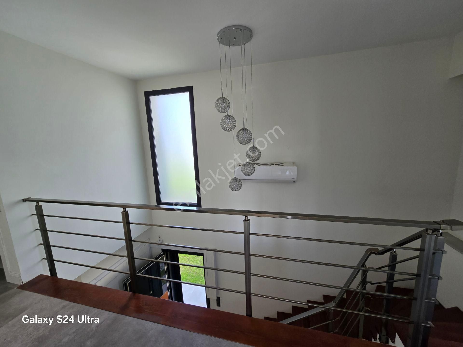 Kuşadası Kadınlar Denizinde Sahile Yürüme Mesafesinde 3+1 140m2 Tek Müstakil Özel Havuzlu - Görsel 28