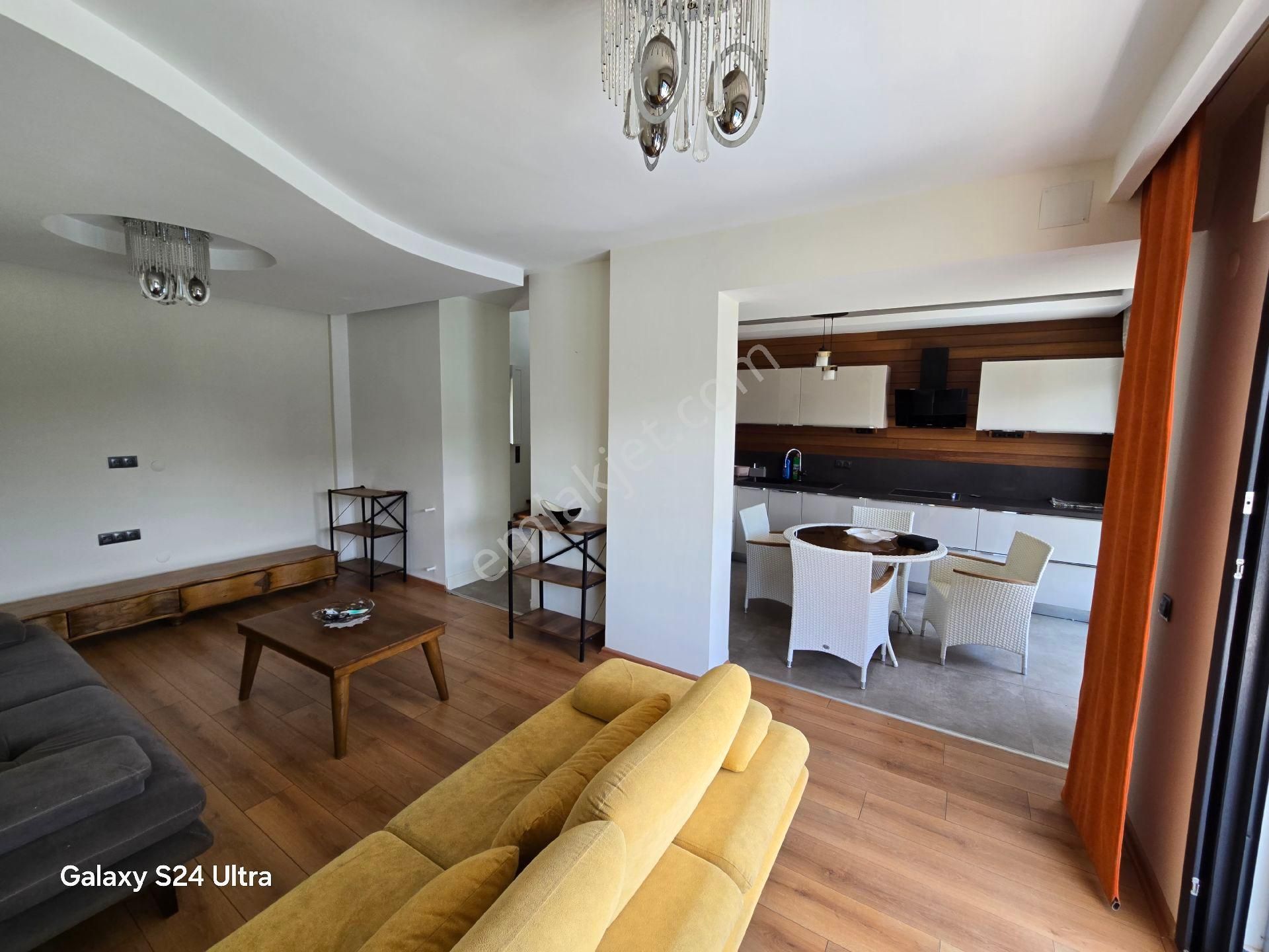 Kuşadası Kadınlar Denizinde Sahile Yürüme Mesafesinde 3+1 140m2 Tek Müstakil Özel Havuzlu - Görsel 11