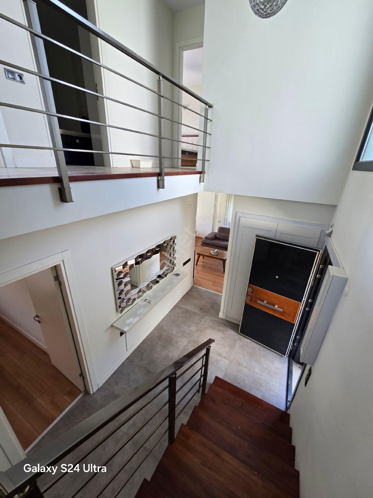 Kuşadası Kadınlar Denizinde Sahile Yürüme Mesafesinde 3+1 140m2 Tek Müstakil Özel Havuzlu - Görsel 18