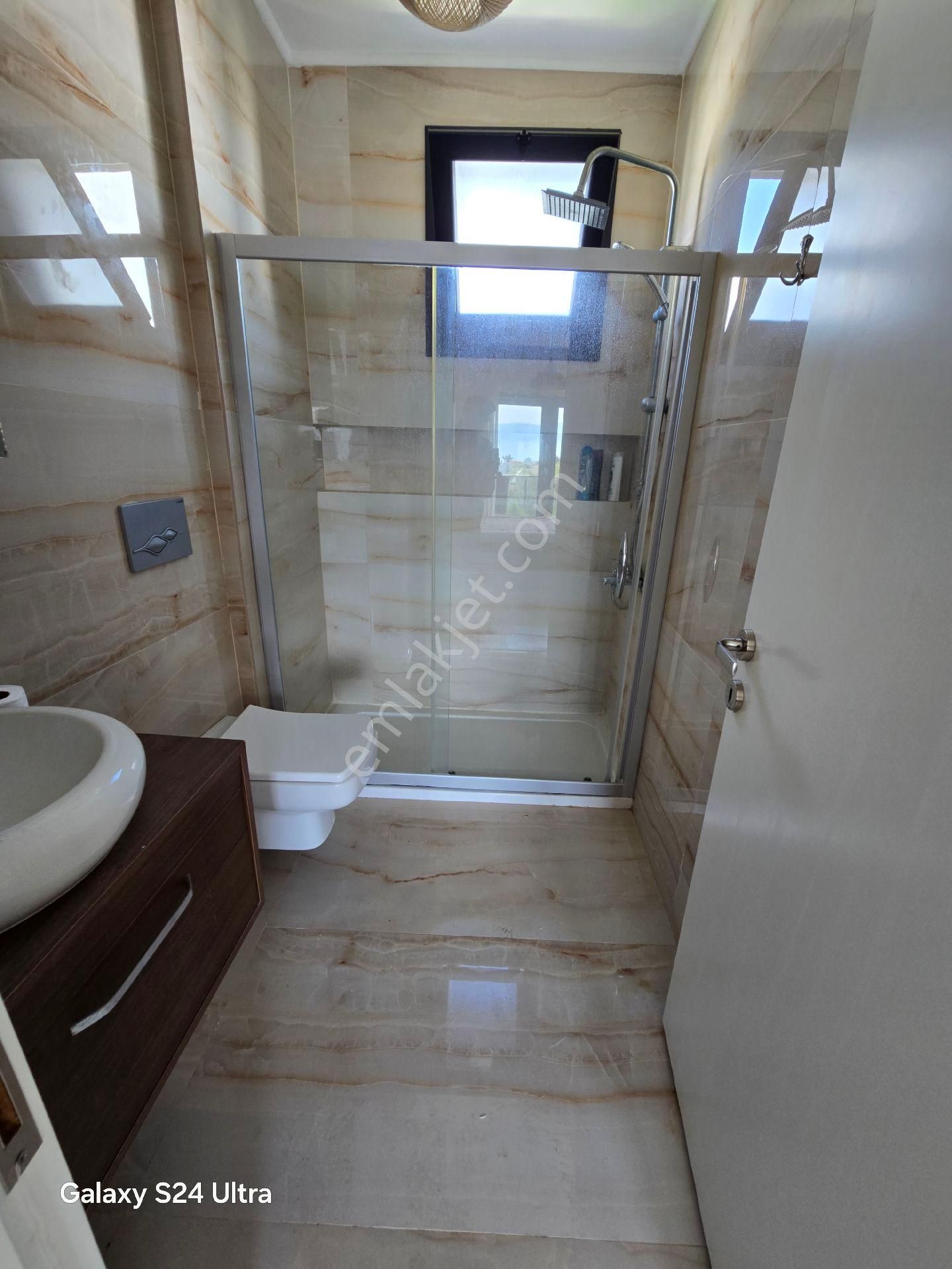 Kuşadası Kadınlar Denizinde Sahile Yürüme Mesafesinde 3+1 140m2 Tek Müstakil Özel Havuzlu - Görsel 23