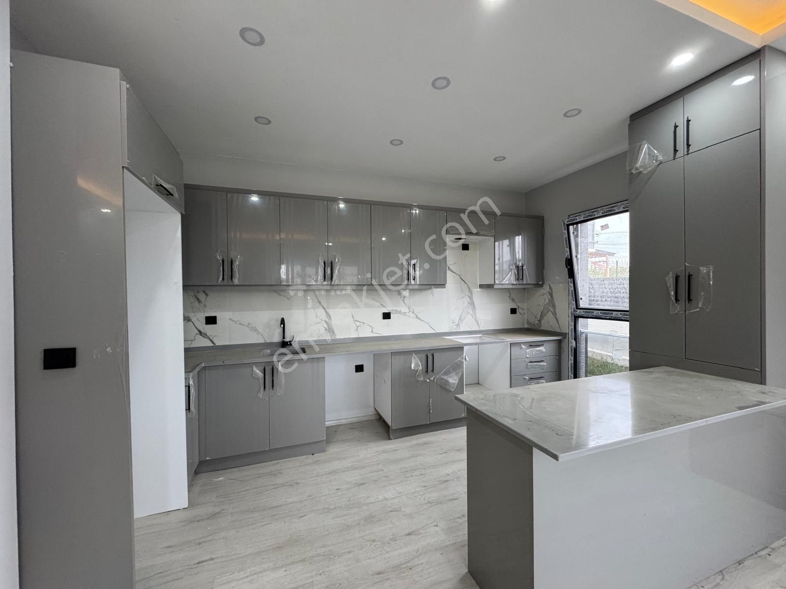 Yeniçiftlik Çeşmelide Lüks 4+1 Bahçeli Deniz Manzaralı Villa - Görsel 23