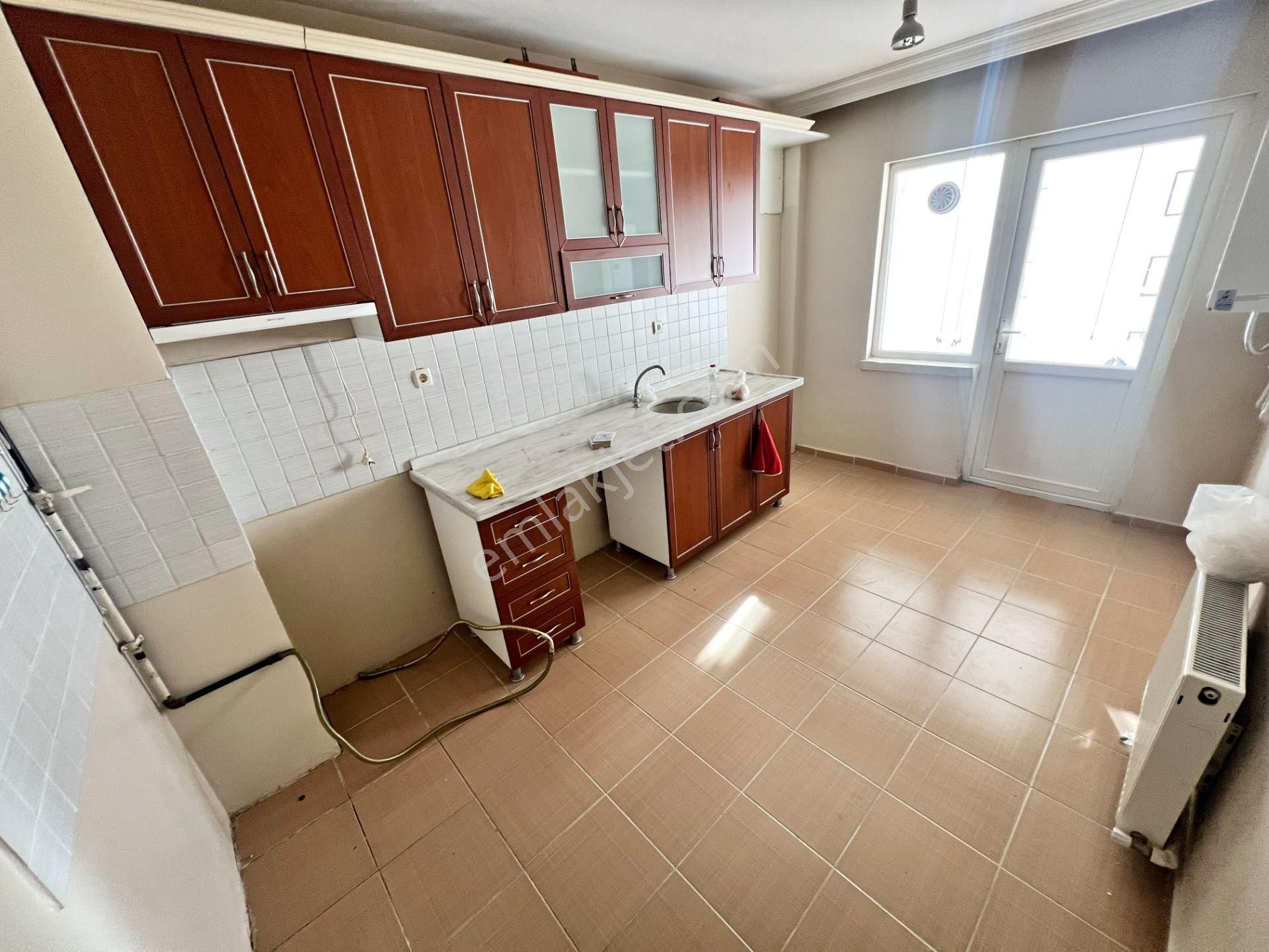 Cihandan Çiğdemtepe'de Selim Caddesi Üzerinde 3+1 Kiralık Daire