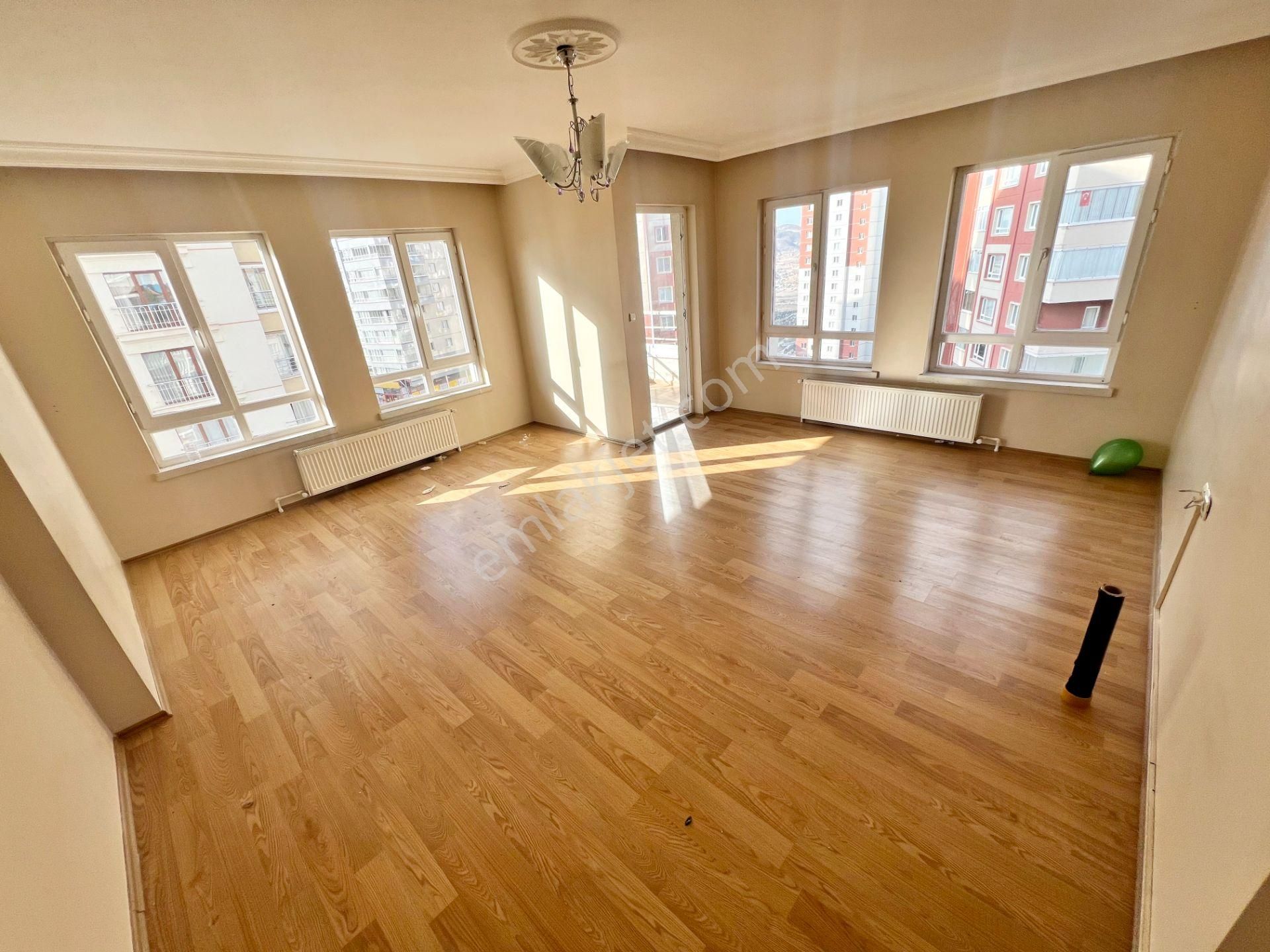 Cihandan Çiğdemtepe'de Selim Caddesi Üzerinde 3+1 Kiralık Daire - Görsel 8