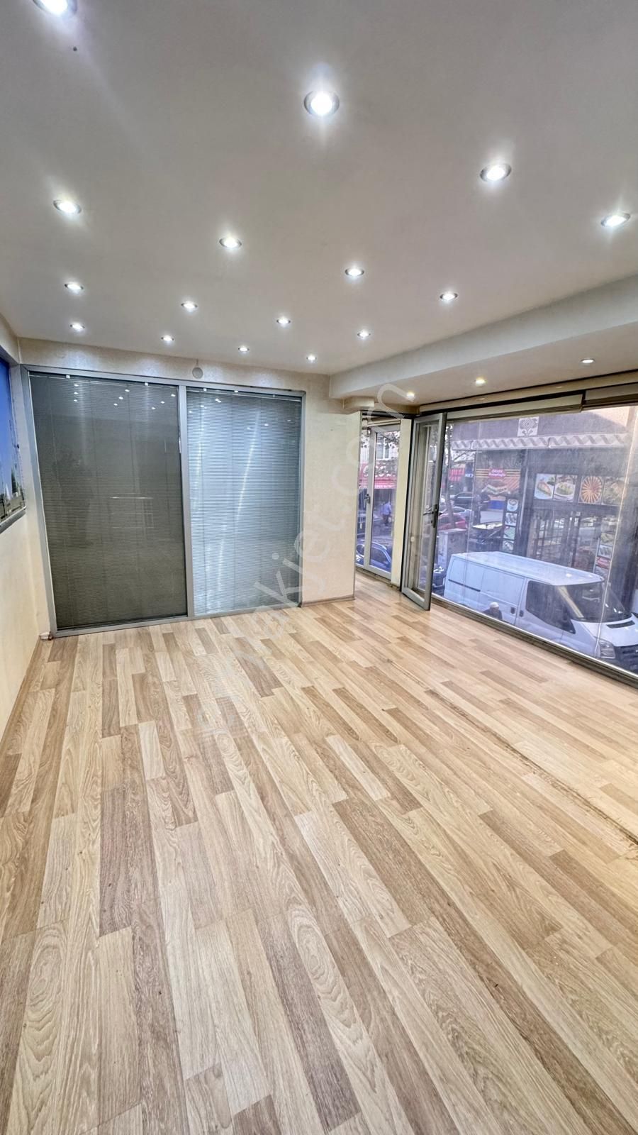 Üç Kardeşler'den Ordu Caddesi'nde 1+1 Kiralık Dükkan - Görsel 10