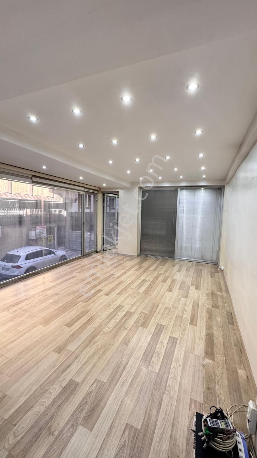 Üç Kardeşler'den Ordu Caddesi'nde 1+1 Kiralık Dükkan - Görsel 4