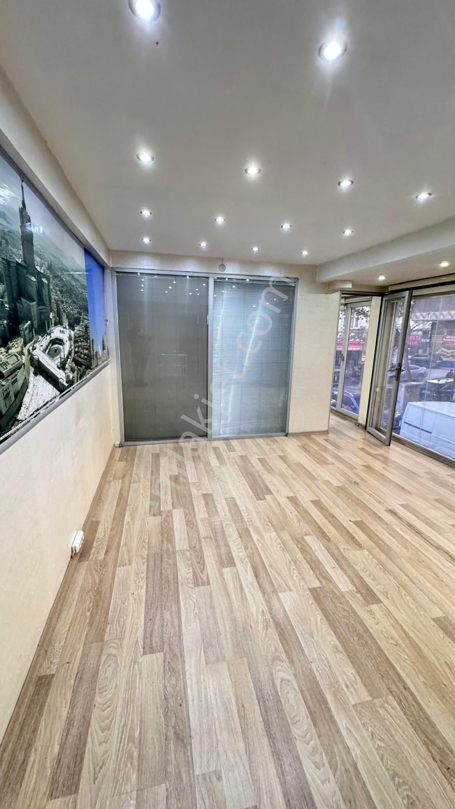 Üç Kardeşler'den Ordu Caddesi'nde 1+1 Kiralık Dükkan - Görsel 12