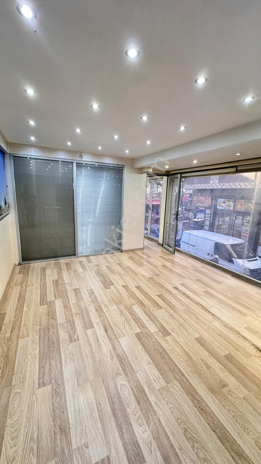Üç Kardeşler'den Ordu Caddesi'nde 1+1 Kiralık Dükkan - Görsel 11