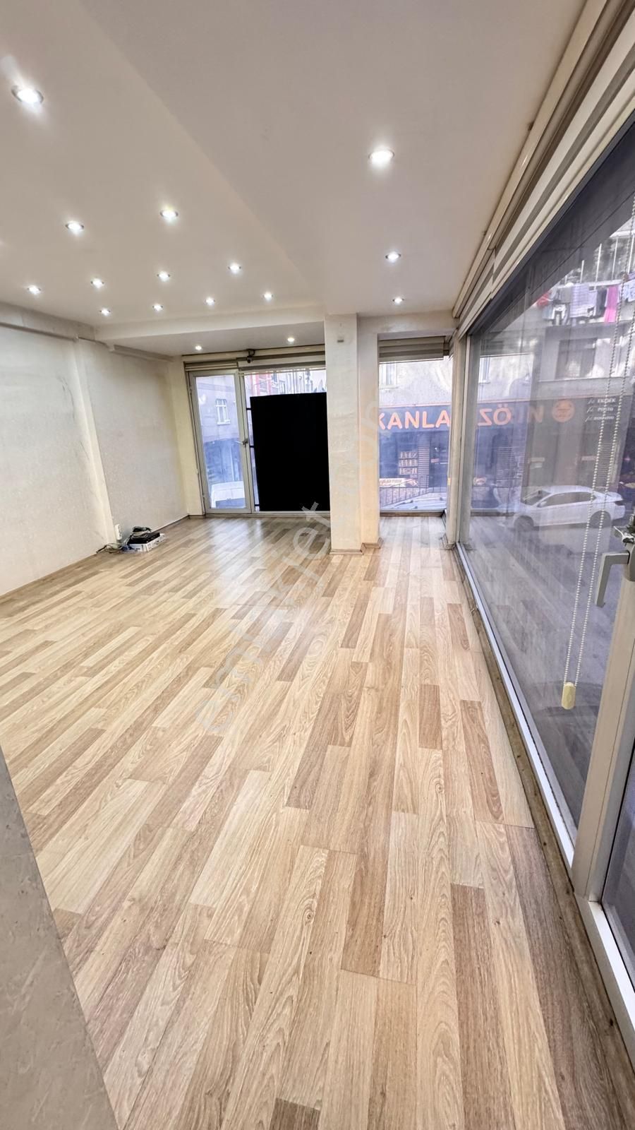 Üç Kardeşler'den Ordu Caddesi'nde 1+1 Kiralık Dükkan - Görsel 2