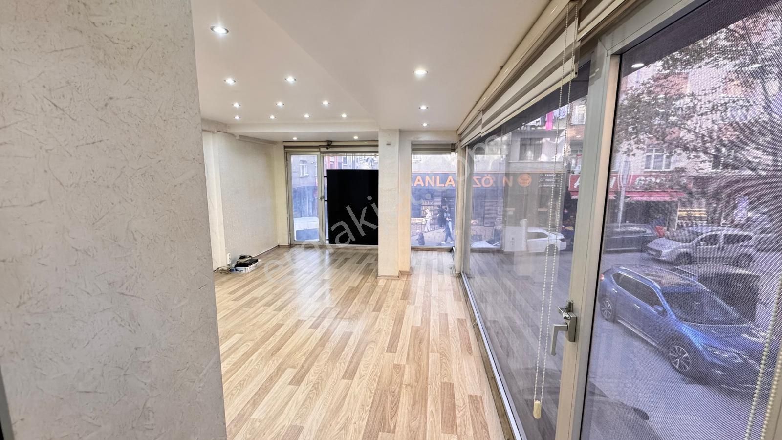 Üç Kardeşler'den Ordu Caddesi'nde 1+1 Kiralık Dükkan