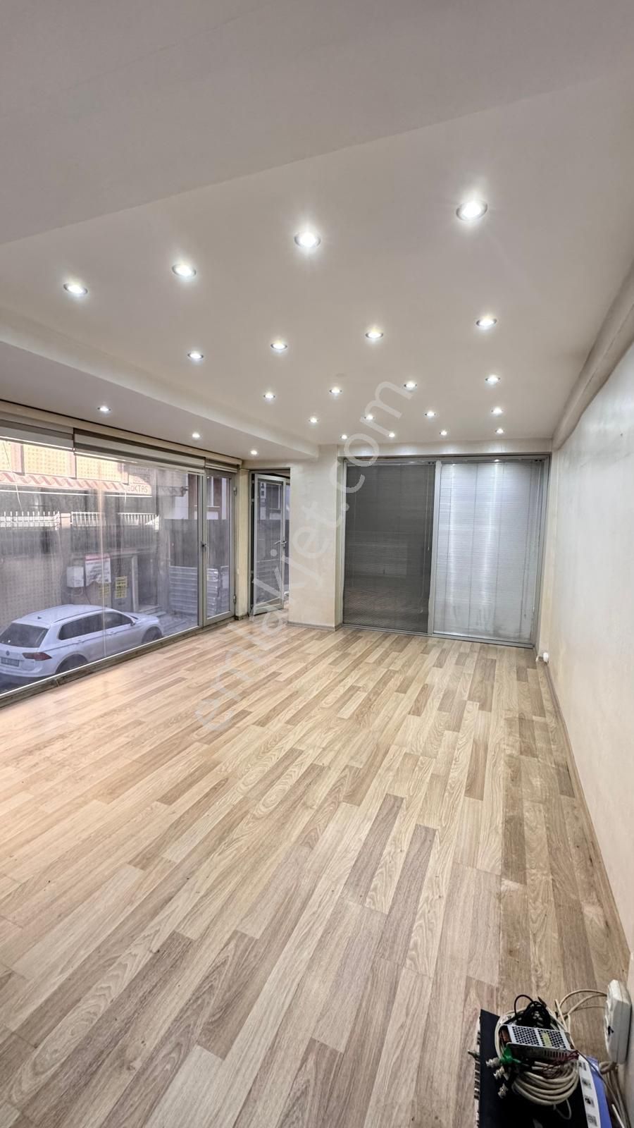 Üç Kardeşler'den Ordu Caddesi'nde 1+1 Kiralık Dükkan - Görsel 5