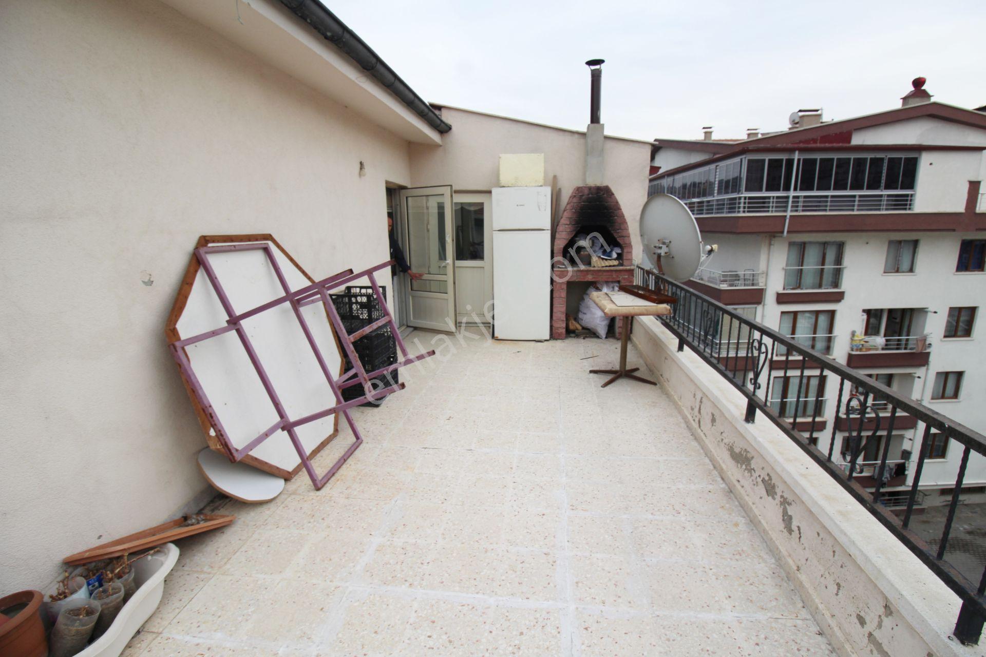 Krc'den Misket Mahallesinde Caddelere Yürüme Mesafesinde Satılık 6+1 Dubleks Teraslı Daire - Görsel 22