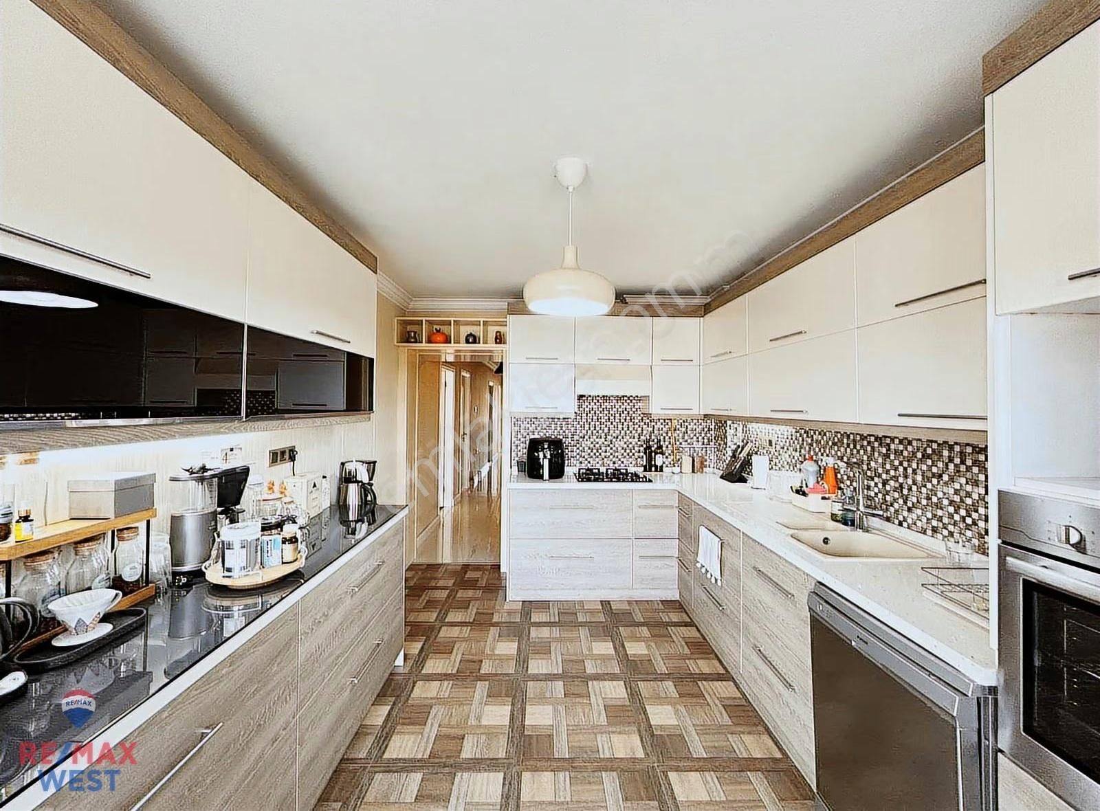 Yeni Girne Ana Cadde De Önü Açık Çok Geniş 3+1 Satılık Daire - Görsel 12