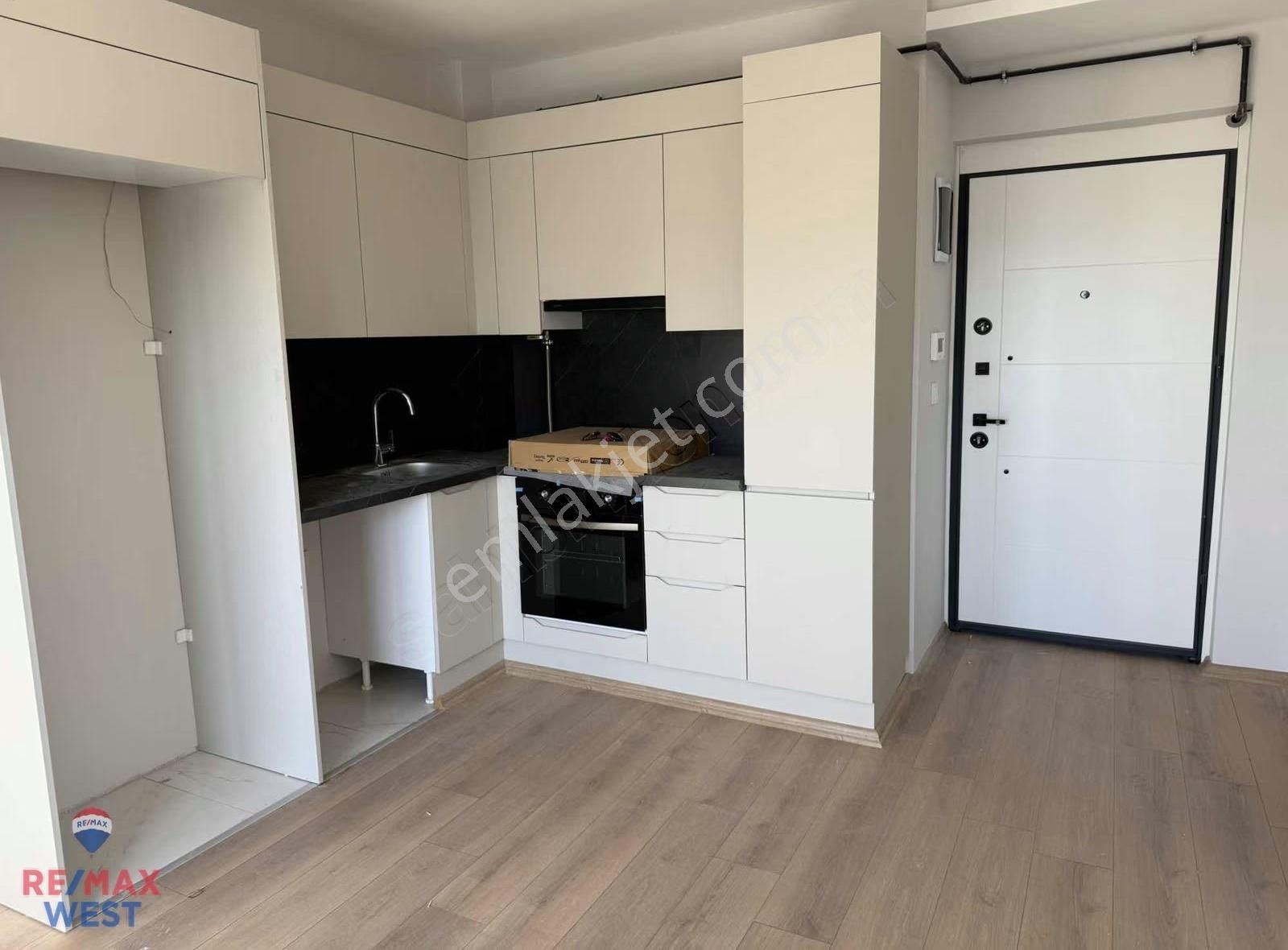 Çamdibi Tuval Yapı Da Deniz Manzaralı 1+1 Kiralık Daire