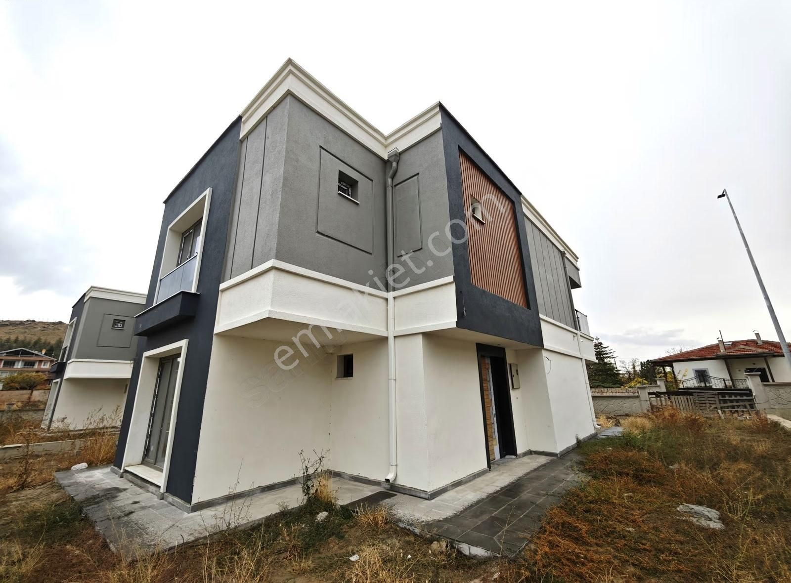 The Duru Team - Erkilet Bulv. Üzerinde Dakaş'ta 4.5+1 Lüx Villa - Görsel 19