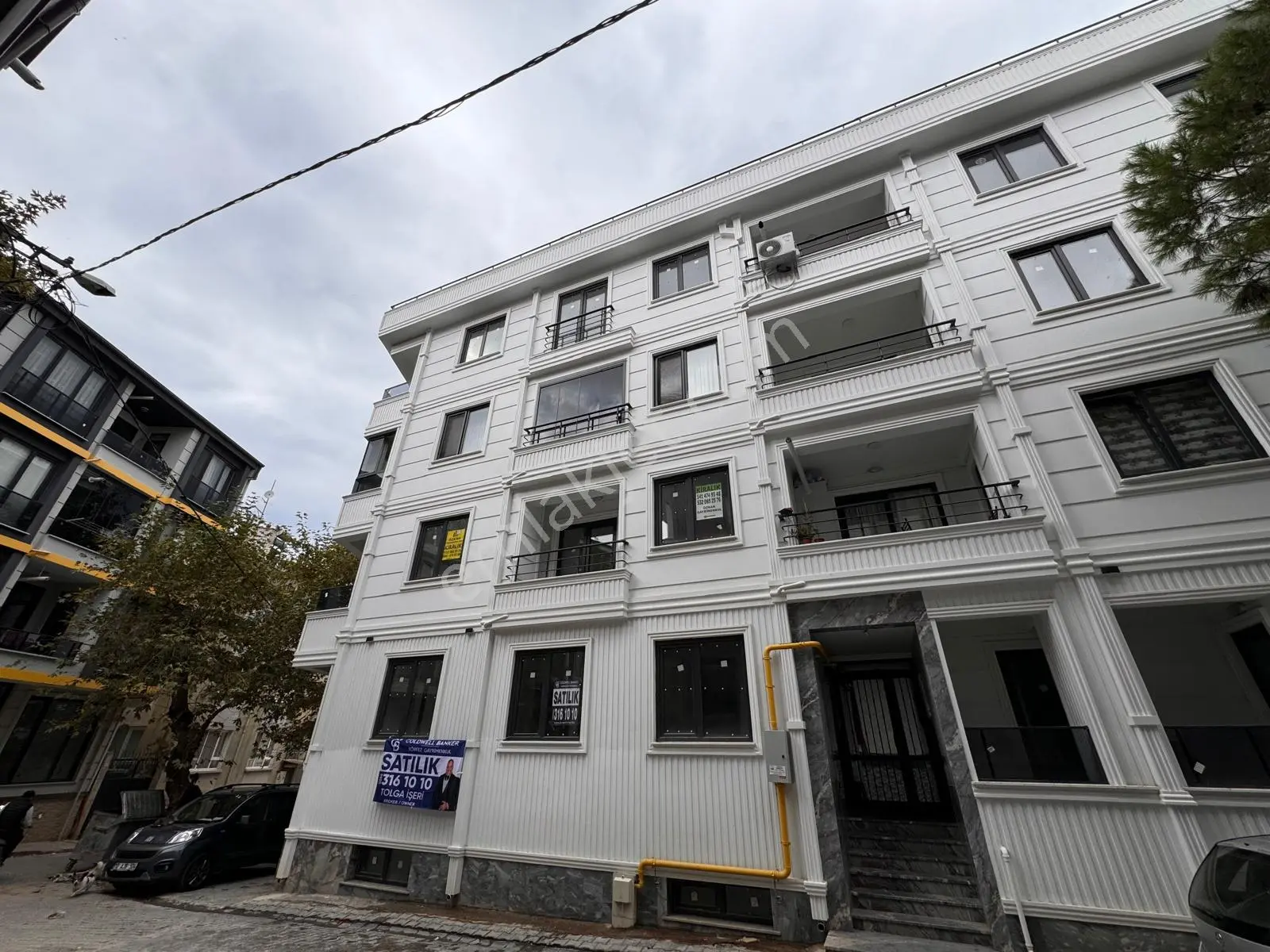 Edremitte 4+1 Geniş Manzaralı Oturuma Hazır Satılık Daire