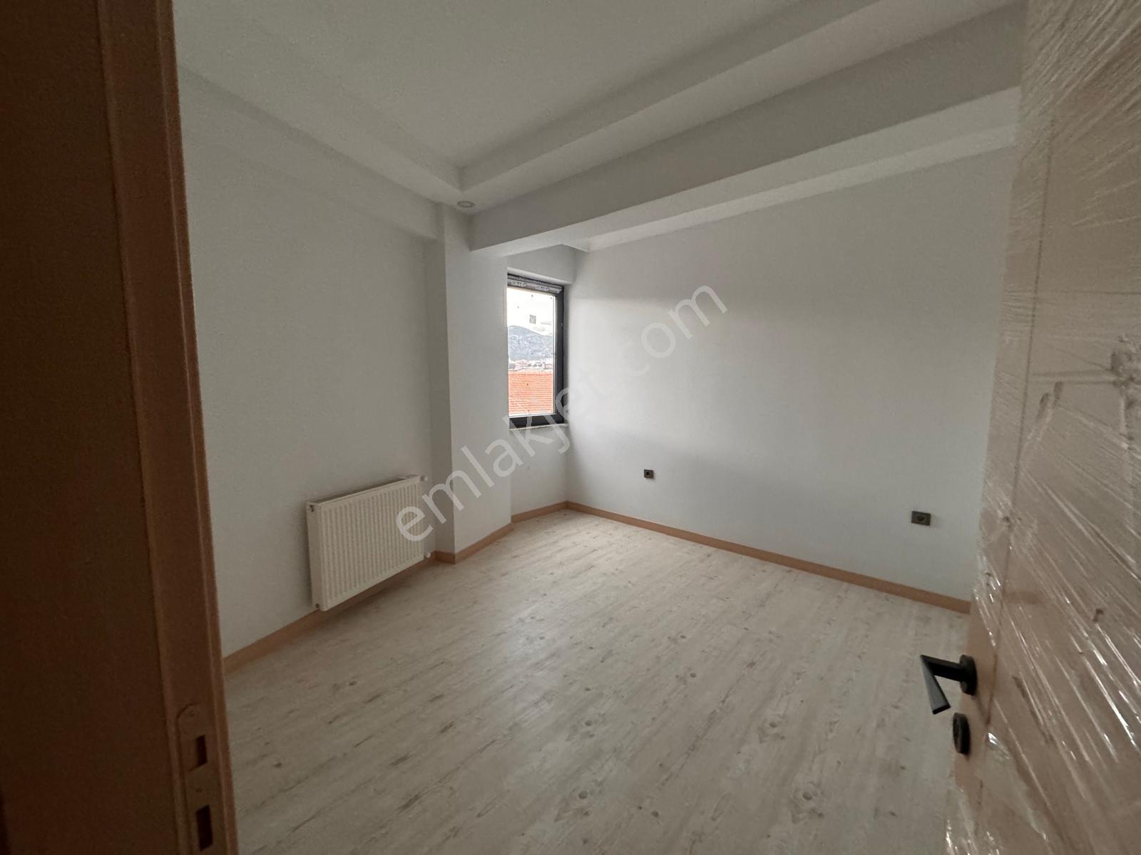 Edremitte 4+1 Geniş Manzaralı Oturuma Hazır Satılık Daire - Görsel 14