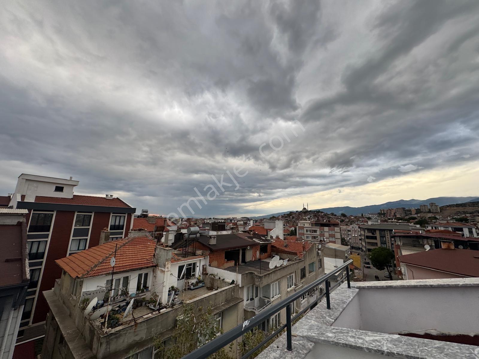 Edremitte 4+1 Geniş Manzaralı Oturuma Hazır Satılık Daire - Görsel 18
