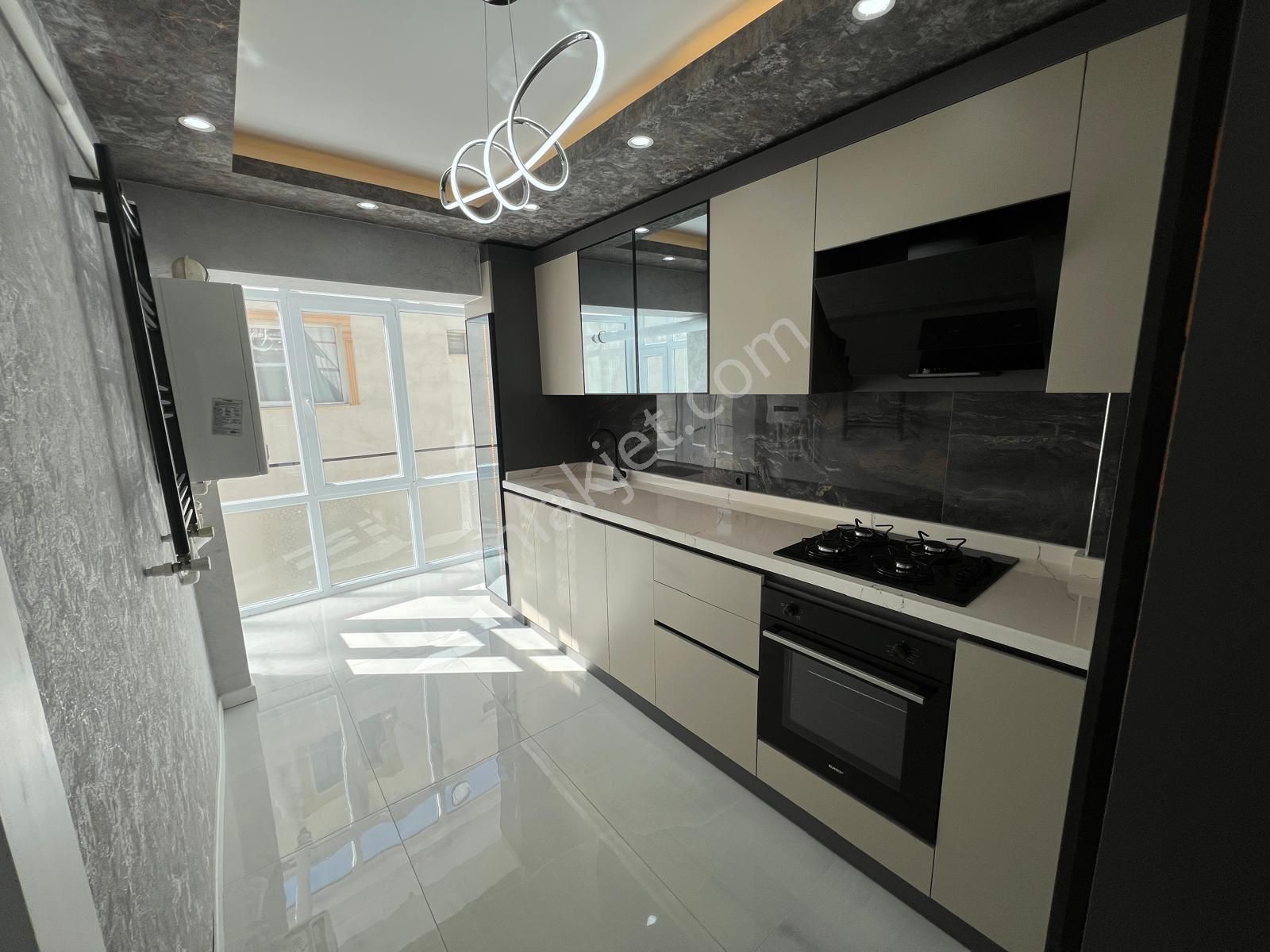 İstasyon'dan Mareşal Çakmak Mh'de Ara Kat Lüks 3+1 Satılık Daire - Görsel 2